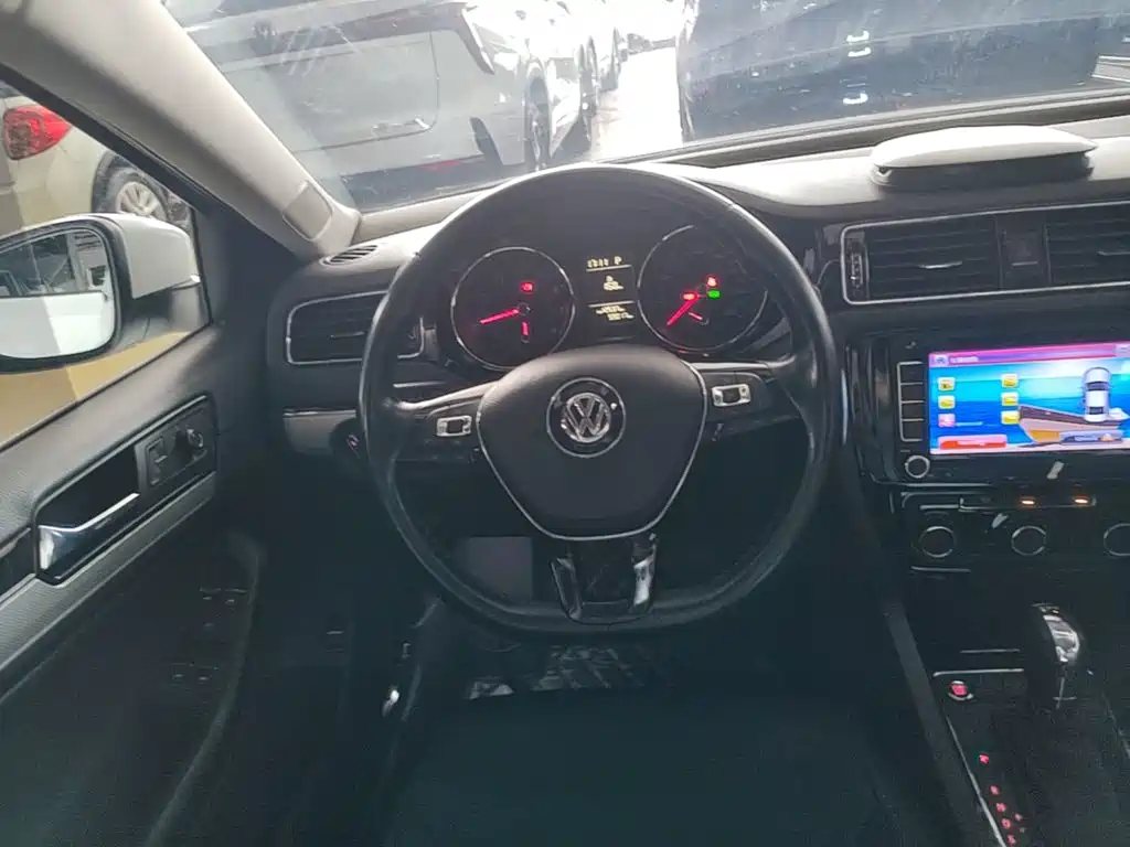 Volkswagen Sagitar 2017 — фото 11