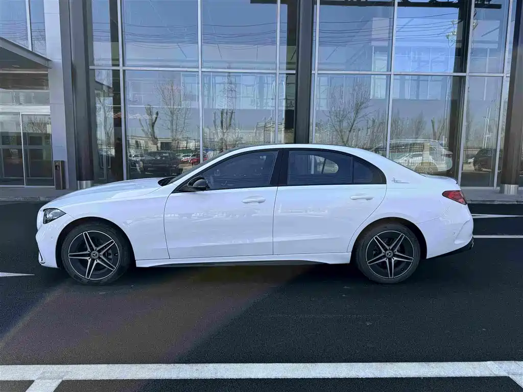 Mercedes-Benz C-Class 2024