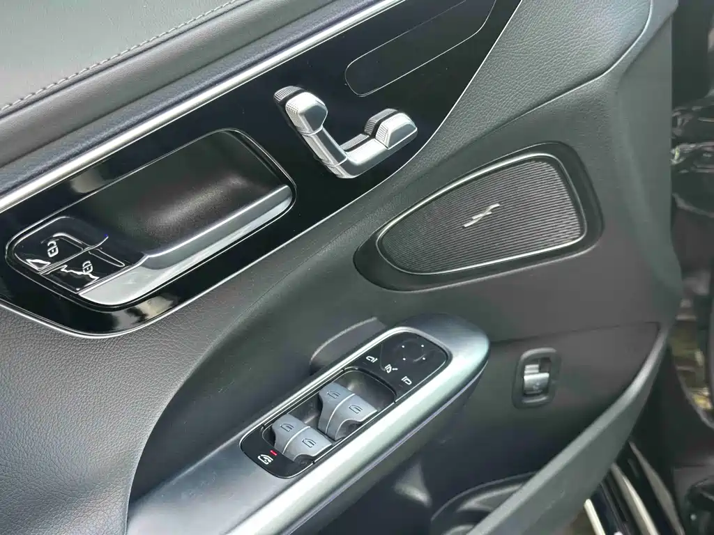Mercedes-Benz C-Class 2023 — фото 11