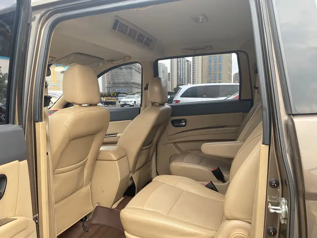 Wuling Hongguang 2015 — фото 13