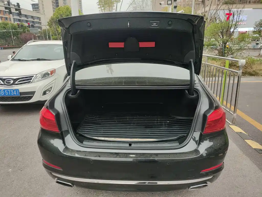 BMW 5 Series New Energy 2019 — фото 10