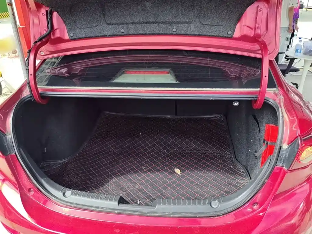 Mazda 3 Axela 2018 — фото 19