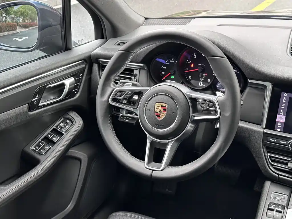 Porsche Macan 2021 — фото 13
