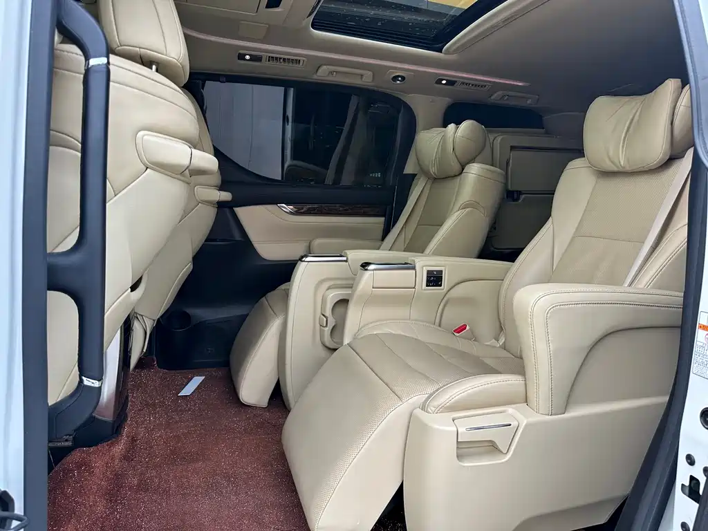 Toyota Alphard 2020 — фото 13