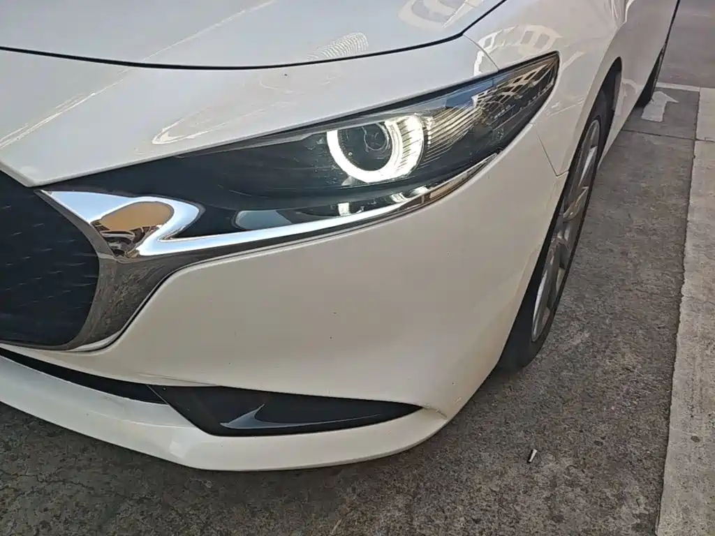 Mazda 3 Axela 2021 — фото 24