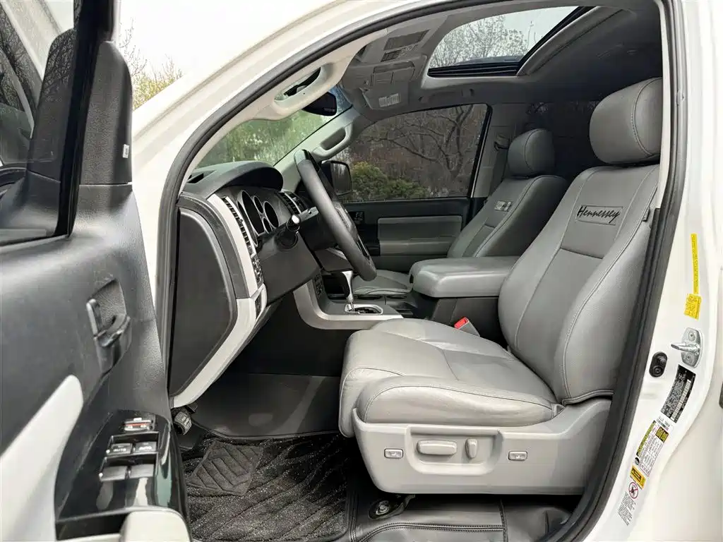 Toyota Sequoia 2015 — фото 7