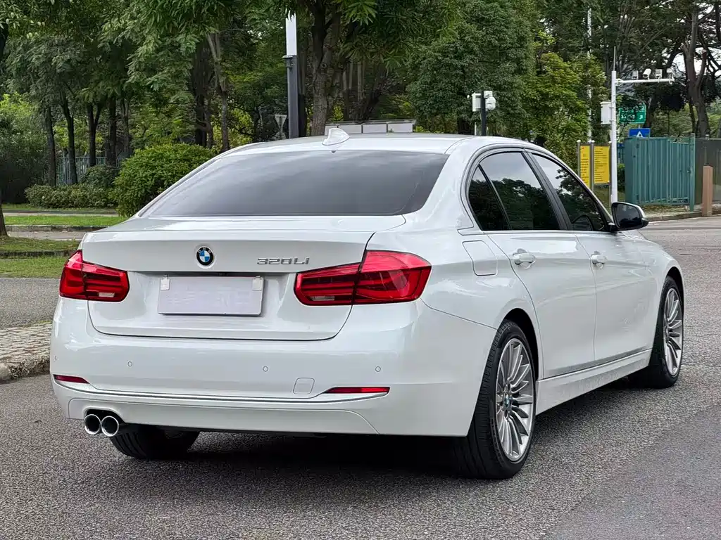 BMW 3 Series 2019 — фото 13