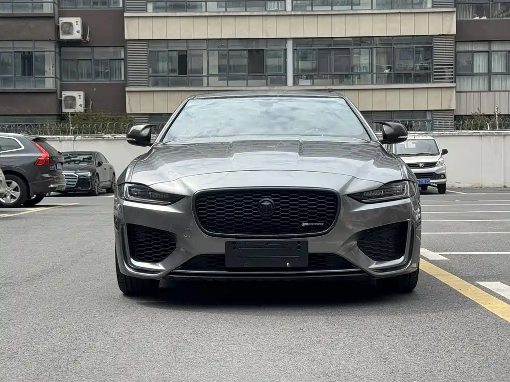 Jaguar XEL 2020 — фото 2