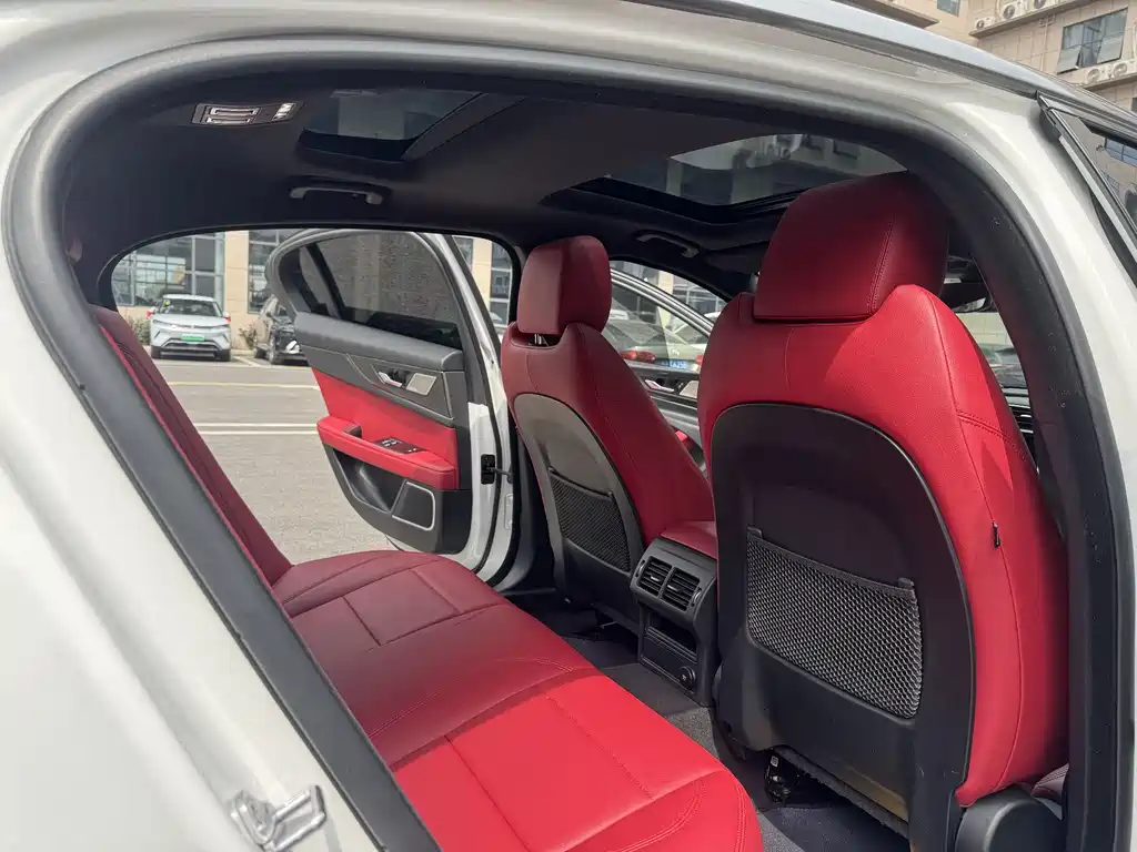 Jaguar XEL 2020 — фото 10
