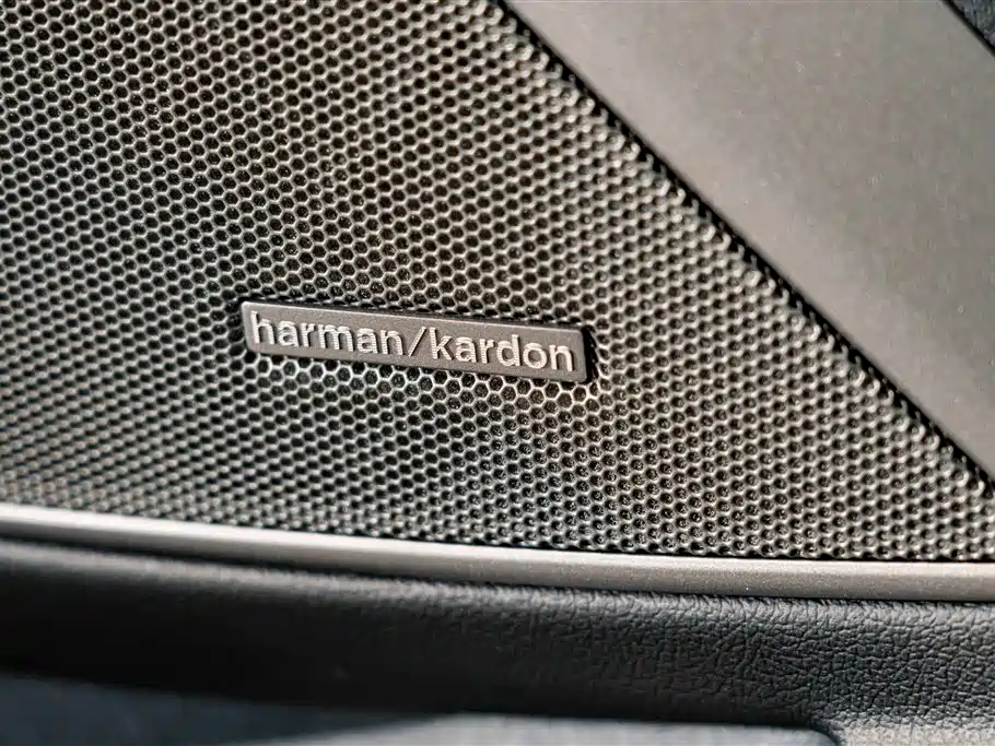 BMW 3 Series 2025 — фото 19