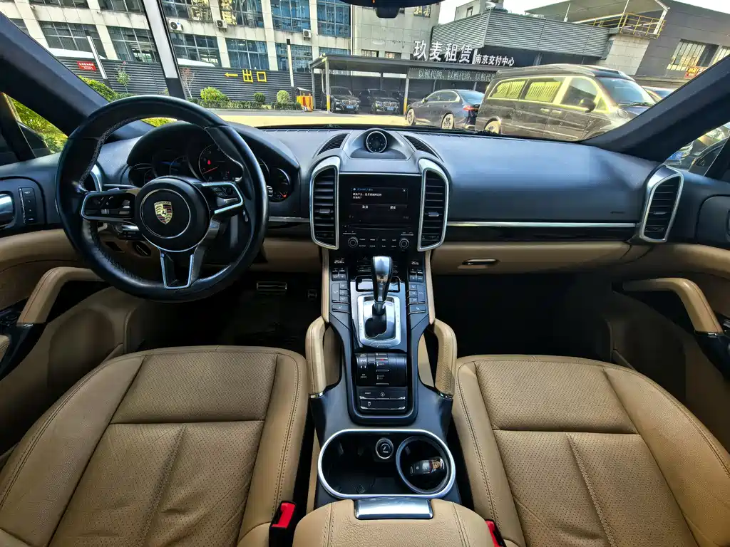 Porsche Cayenne 2017 — фото 10