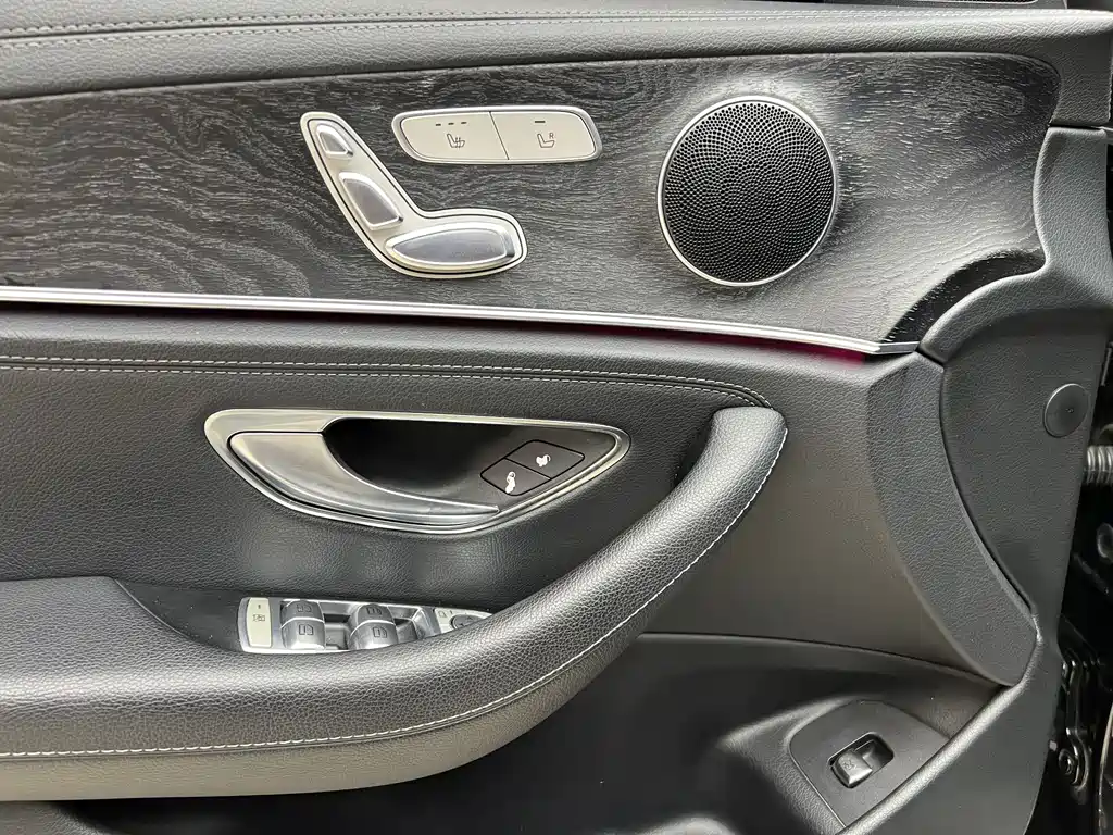 Mercedes-Benz E-Class 2017 — фото 17