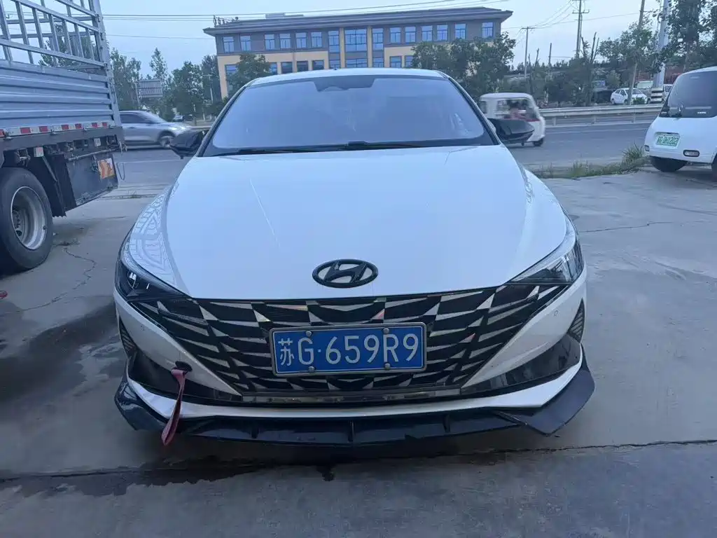 Hyundai Elantra 2022