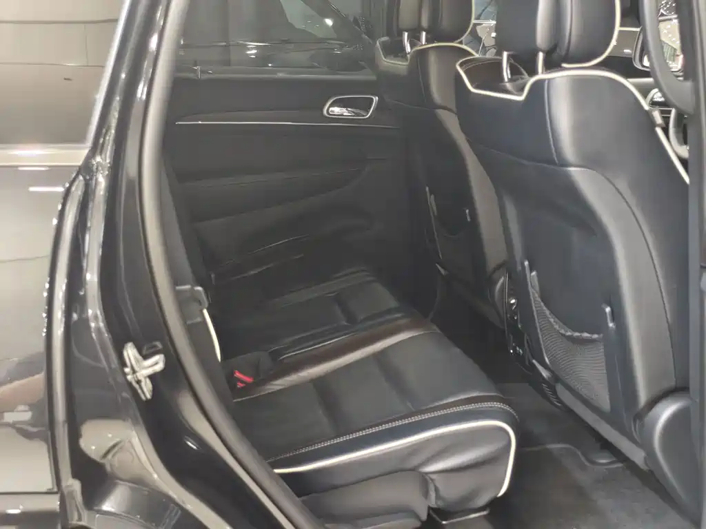 Jeep Grand Cherokee 2016 — фото 12