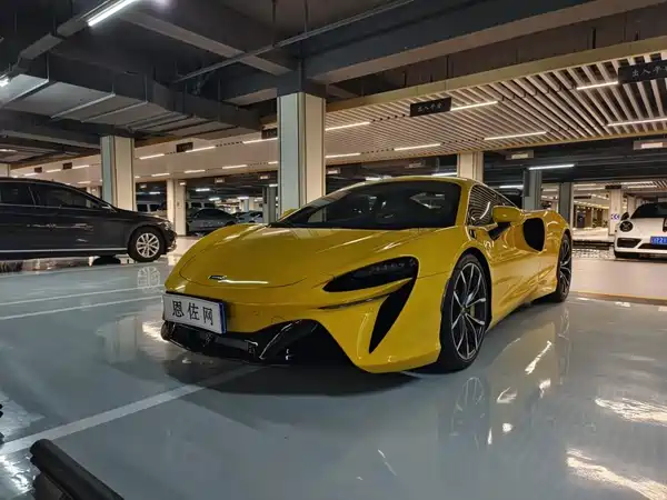 McLaren Artura 2025