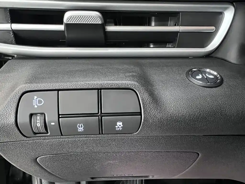Hyundai Elantra 2024 — фото 9