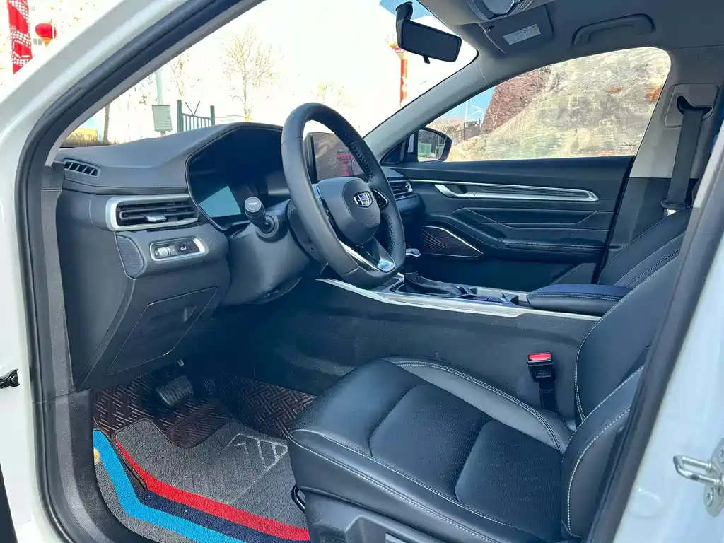 Geely Emgrand 2023