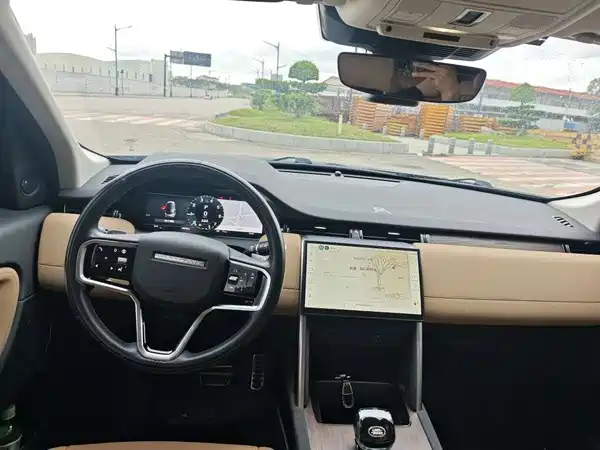 Land Rover Discovery Sport 2024