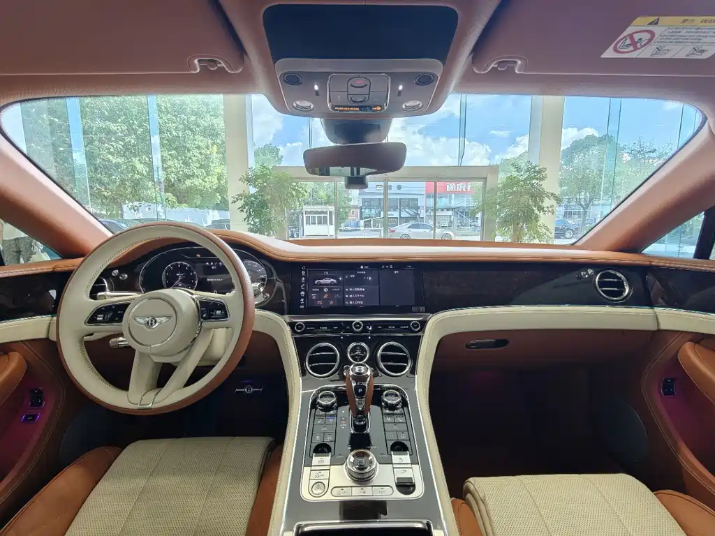 Bentley Continental 2022 — фото 10