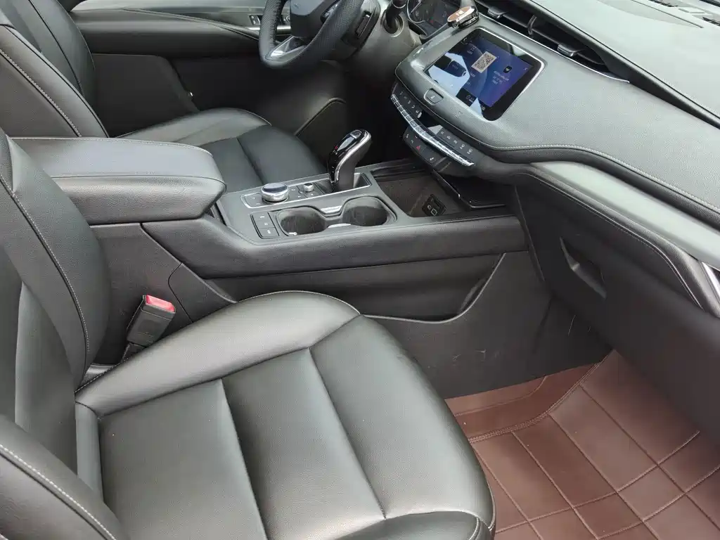 Cadillac XT4 2020 — фото 10
