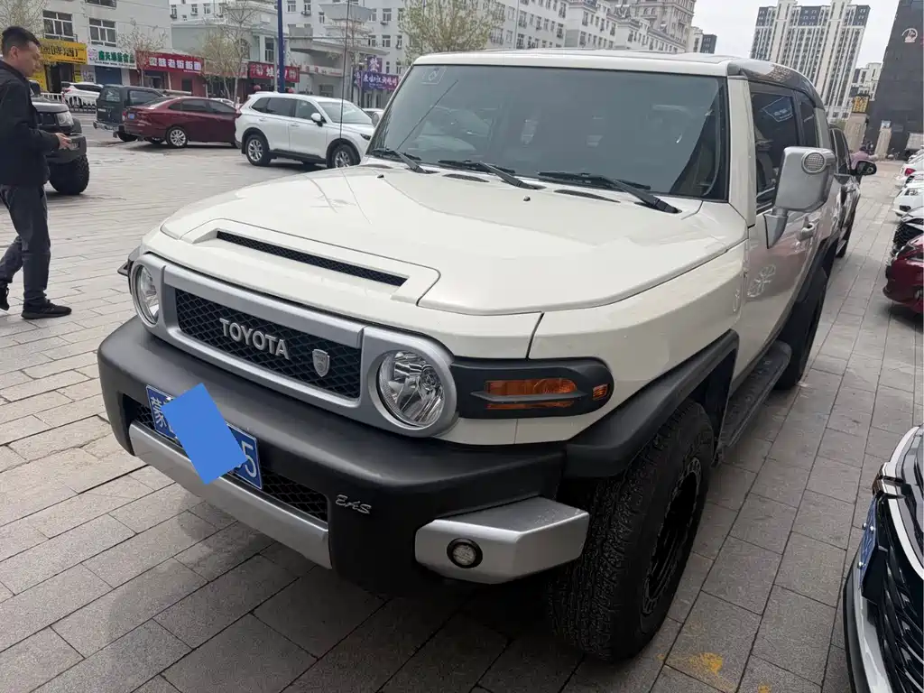 Toyota FJ Cruiser 2020 — фото 2