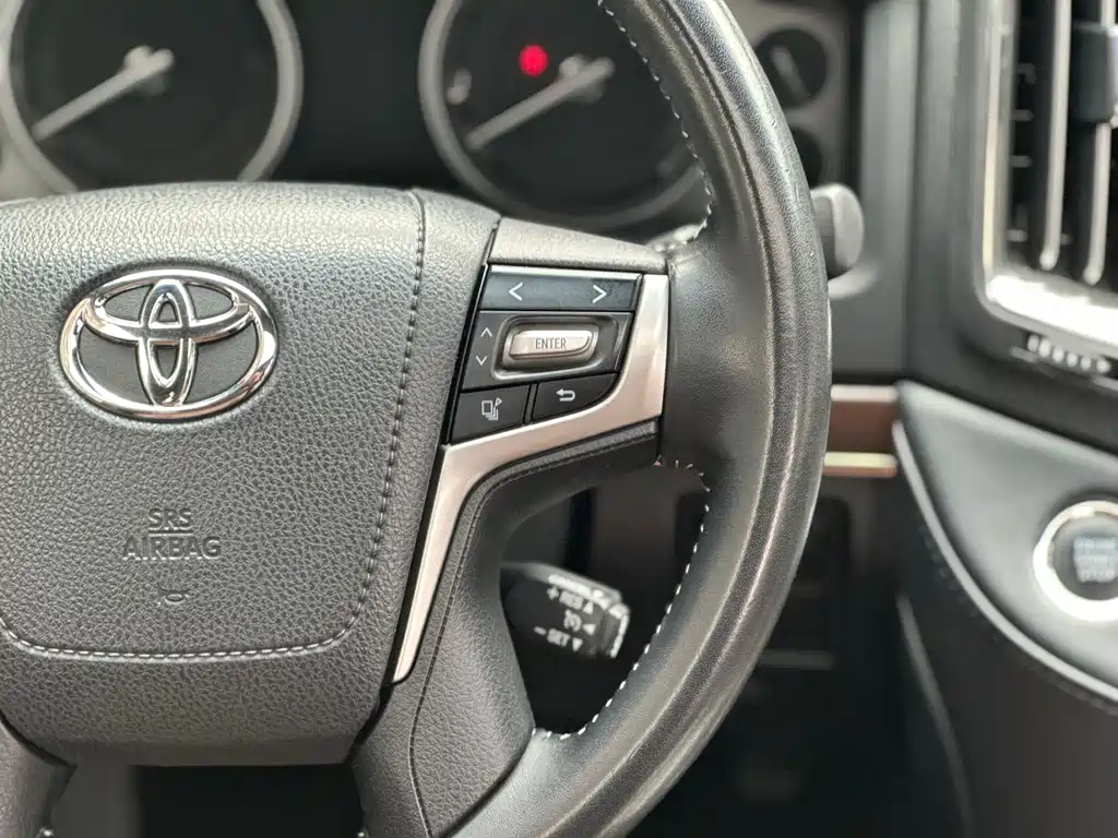 Toyota Land Cruiser 2020 — фото 13