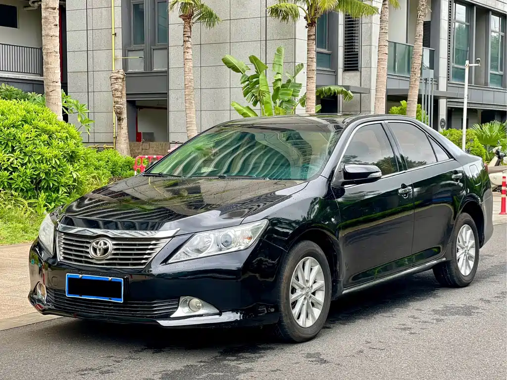 Toyota Camry 2014 — фото 1