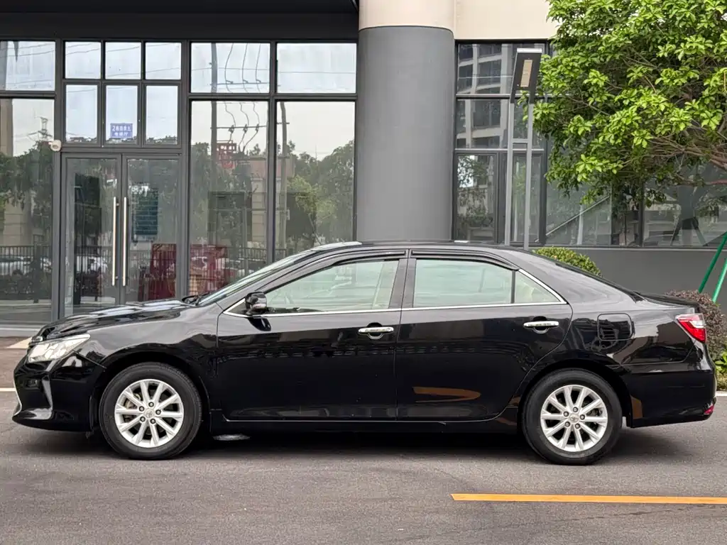 Toyota Camry 2015 — фото 3