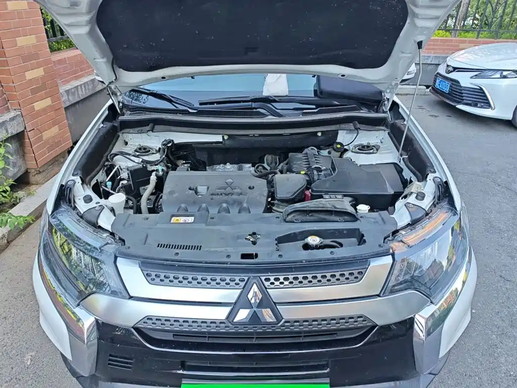 Mitsubishi Outlander 2019 — фото 16