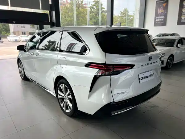 Toyota Sienna 2024
