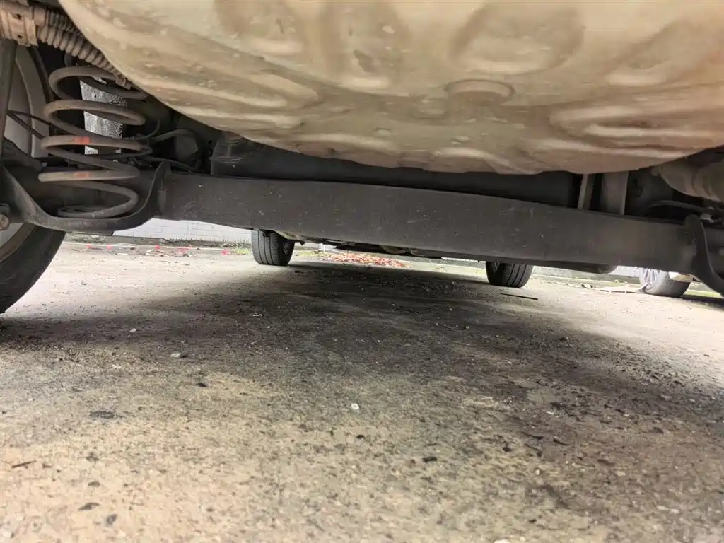 Toyota Yaris L 2015 — фото 25