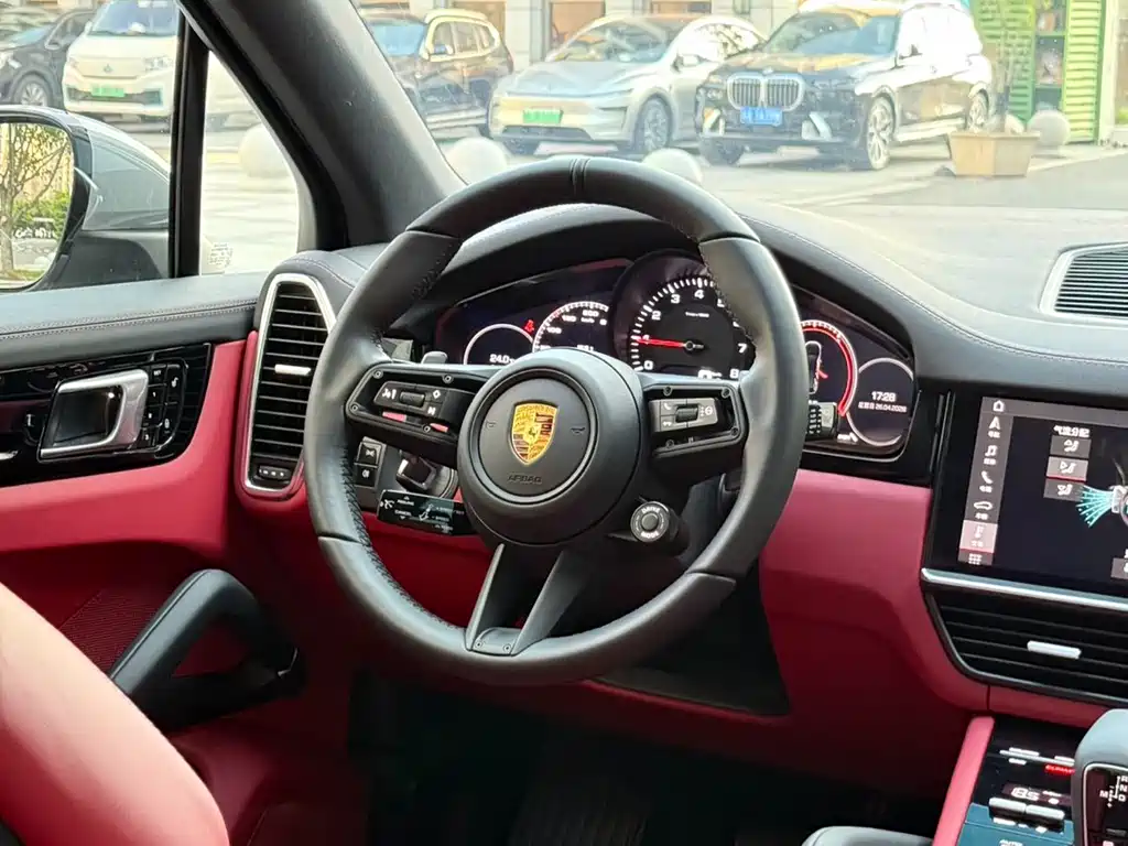 Porsche Cayenne 2018 — фото 12