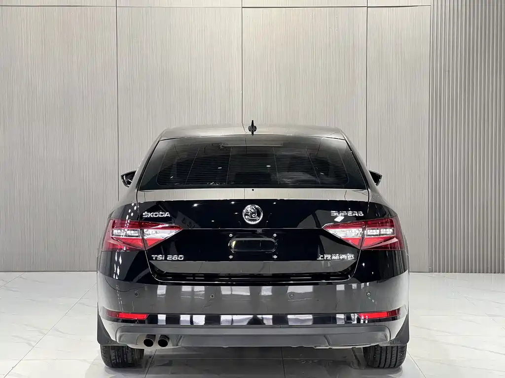 Skoda Superb 2018 — фото 10