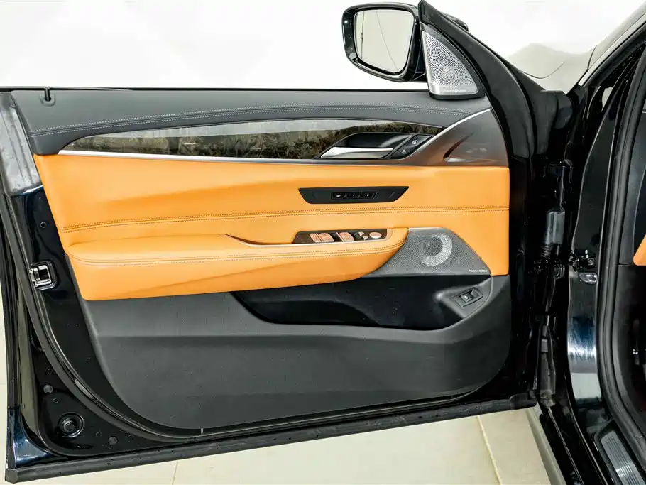 BMW 6 Series GT 2024 — фото 18