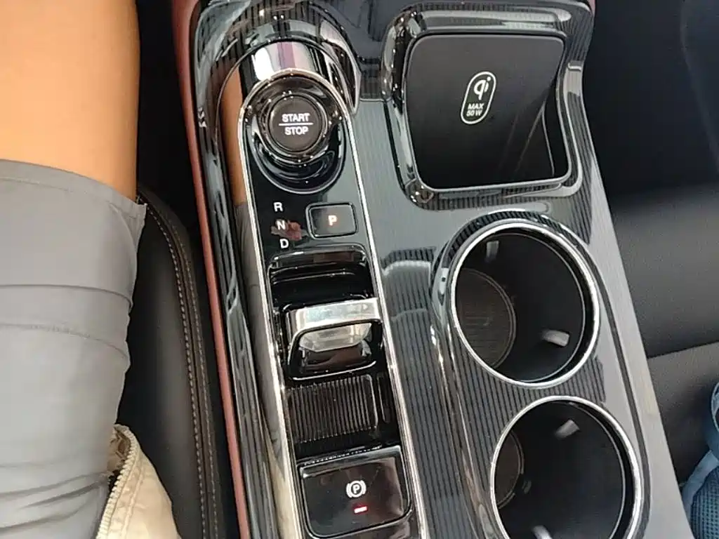 GAC Trumpchi E8 PHEV 2024 — фото 14