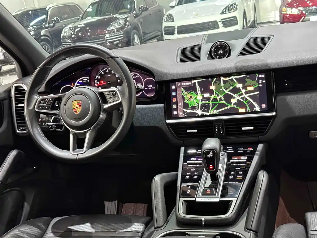 Porsche Cayenne 2023 — фото 18