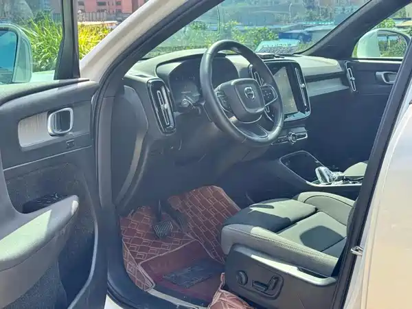 Volvo XC40 2024