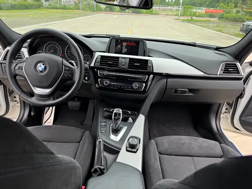 BMW 3 Series 2017 — фото 13