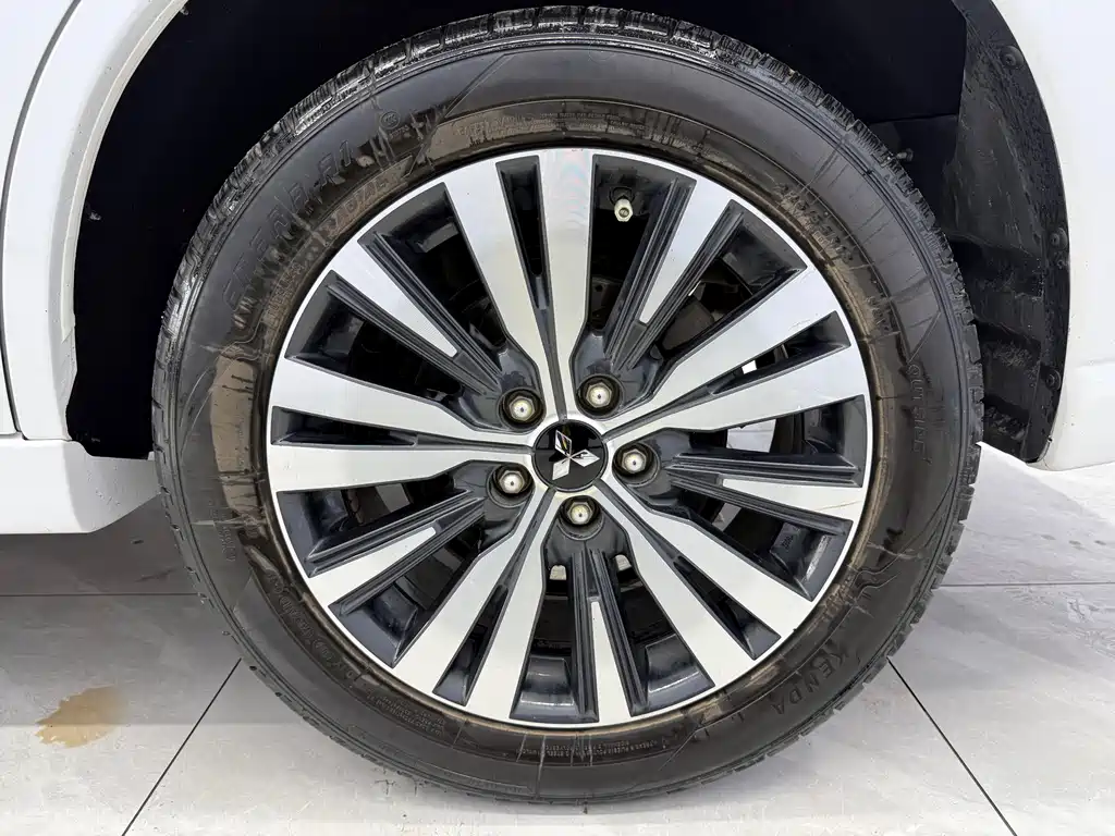 Mitsubishi Outlander 2022 — фото 17