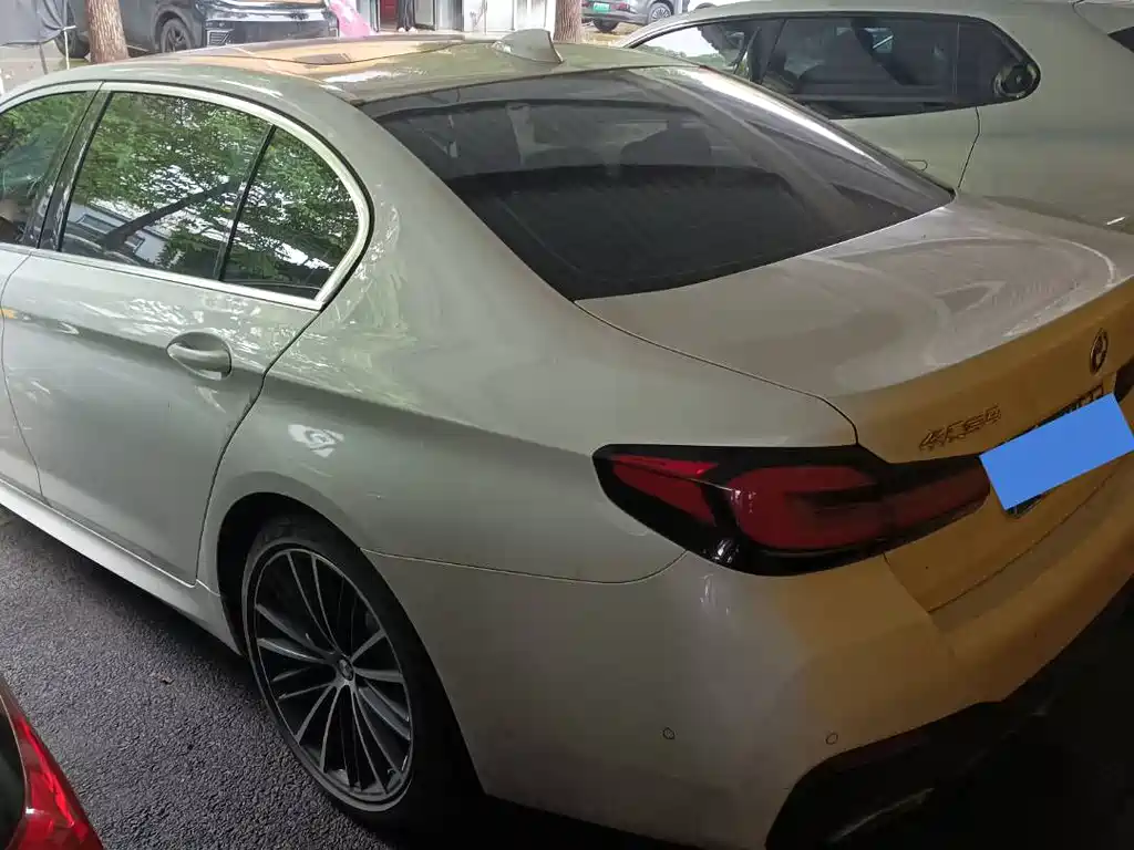 BMW 5 Series 2022 — фото 10