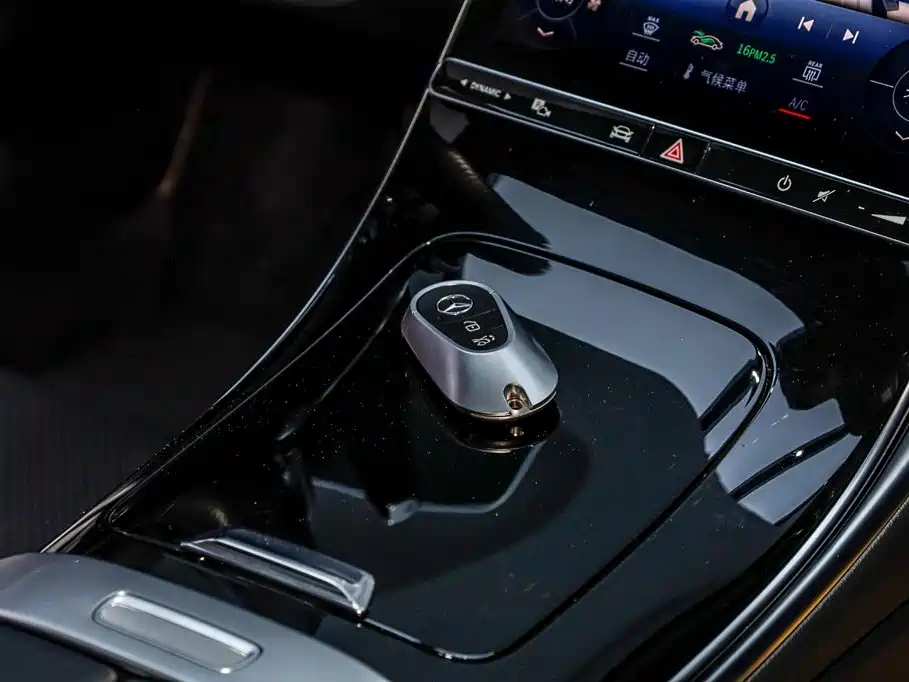 Mercedes-Benz C-Class 2023 — фото 25
