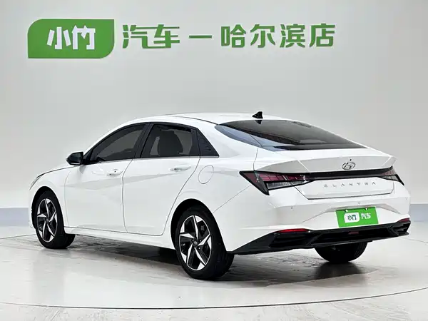 Hyundai Elantra 2022