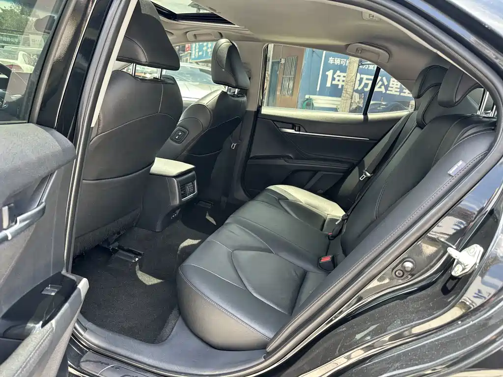 Toyota Camry 2024 — фото 11