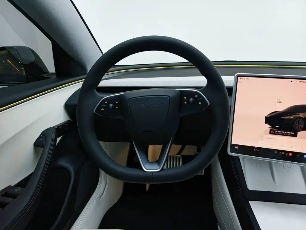 Tesla Model 3 2025 — фото 17