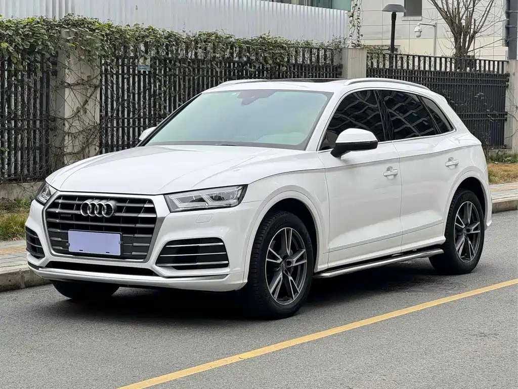 Audi Q5L 2021 — фото 1