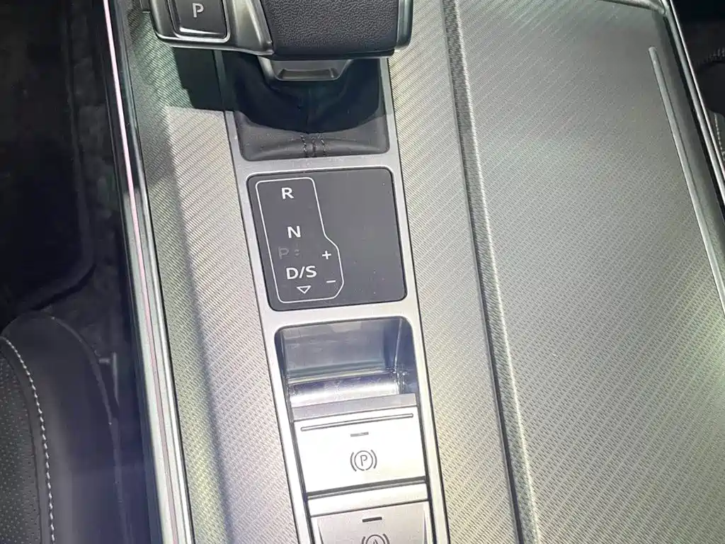 Audi A6L 2024 — фото 10