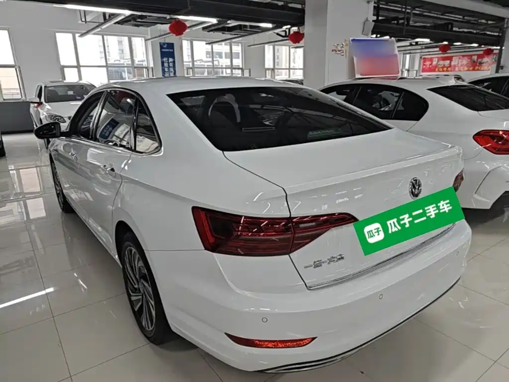 Volkswagen Sagitar 2020