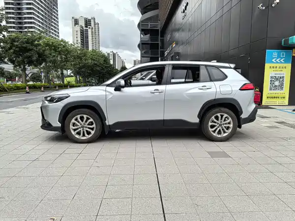 Toyota Frontlander 2024