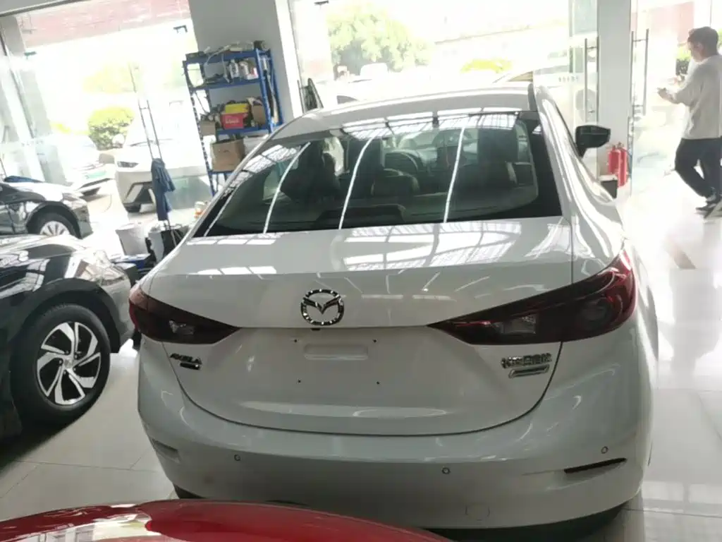 Mazda 3 Axela 2015