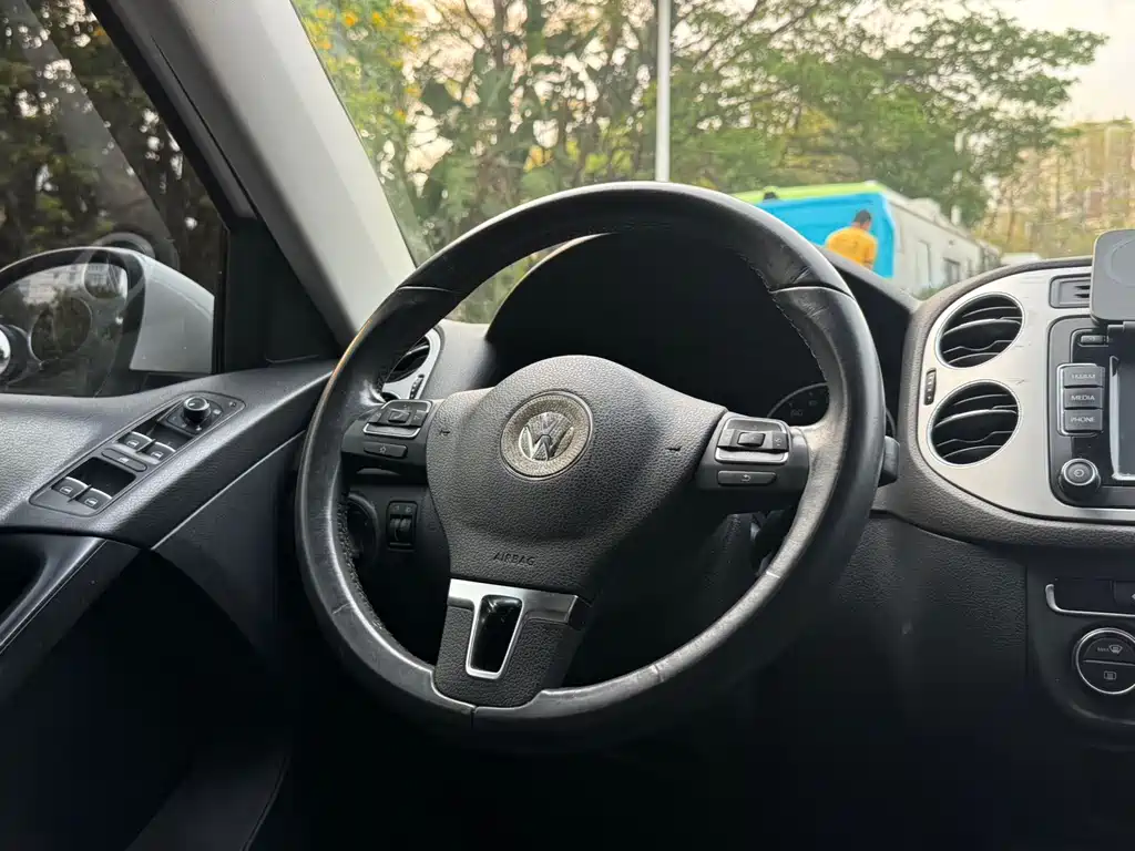 Volkswagen Tiguan 2015 — фото 6